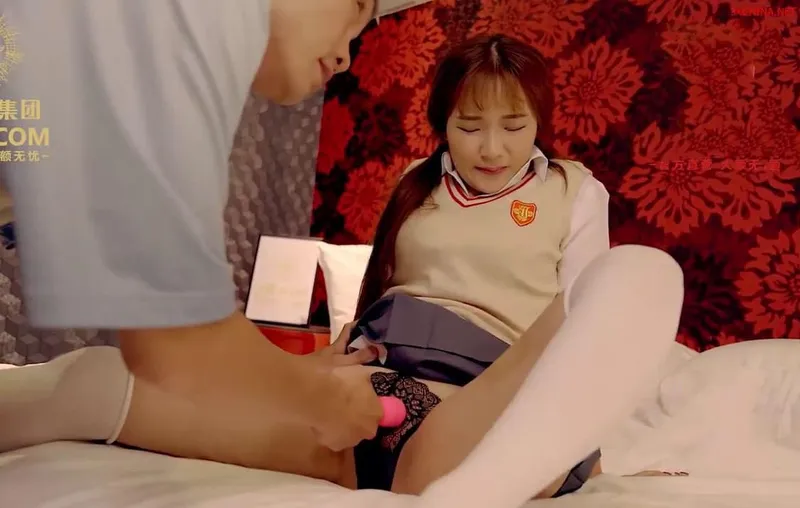 Con nhỏ dùng thân ghi sổ nợ cho bố vay tiền bọn xã hội đen